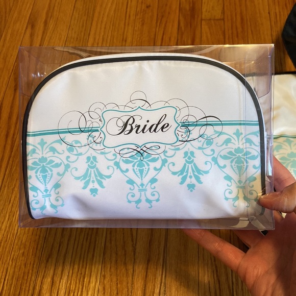 Bridal Robe/Makeup case/Bag Set - Picture 3 of 7